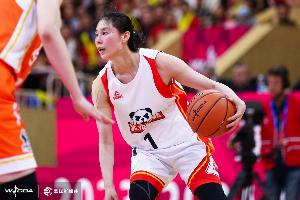 表现不好！王思雨9中2&amp;三分3中0拿到4分7板4助 出现3失误